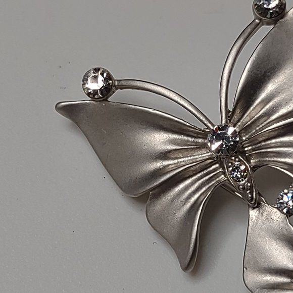 Silver Tone Cute Double Butterfly Brooch - Picture 6 of 11